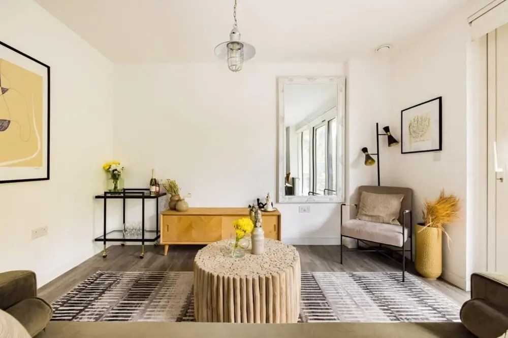 The London Retreat - Alluring 2bdr Flat With Balcony