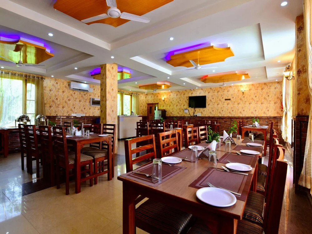Oyo 36558 Hotel Raxit Inn