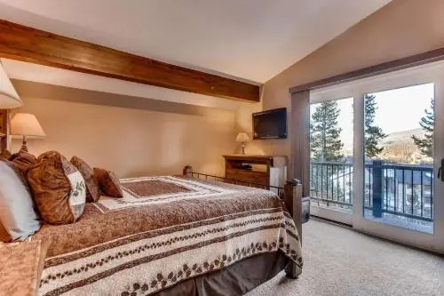 Fox Run 5 Br home by RedAwning
