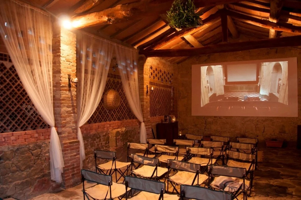 TENUTA SOSPESA - Exclusive Villa, Pool & Party Barn near Tuscany