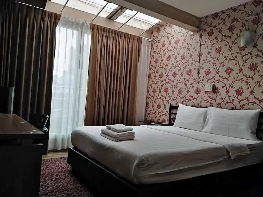 14 Plus 1 Hotel