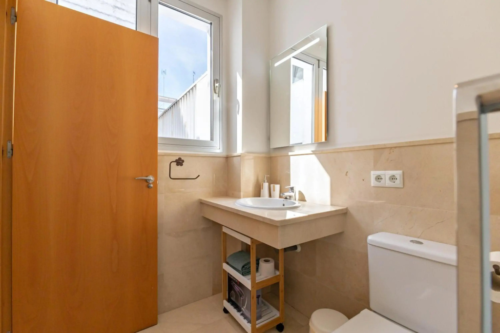 Charming 2 Bedroom Apartment with Private Roof-Top in the Heart of Seville