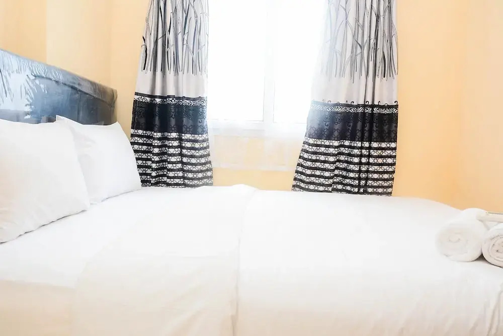 Comfy 2BR Mutiara Bekasi Apartement By Travelio
