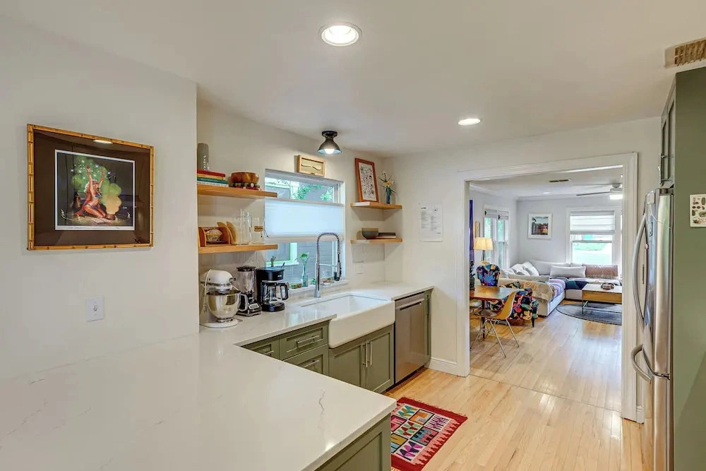 Old Austin Vibes! Spacious Yard & Porch Near UT