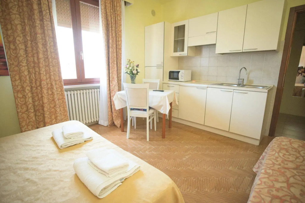 Affitta Camere Elena