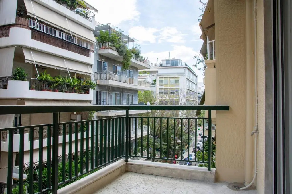 Classy Chic Design Apartment with Balcony At Acropolis