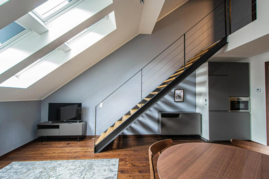 Quite Loft with Balcony and 3 Air Conditioners