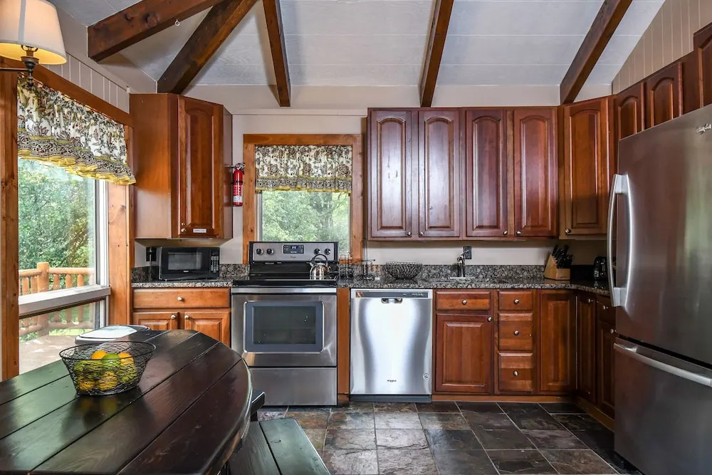 Log Hut 3 Bedroom House