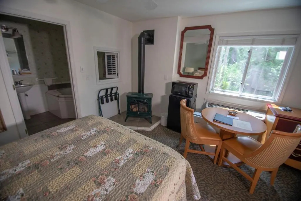 Coachlite Inn