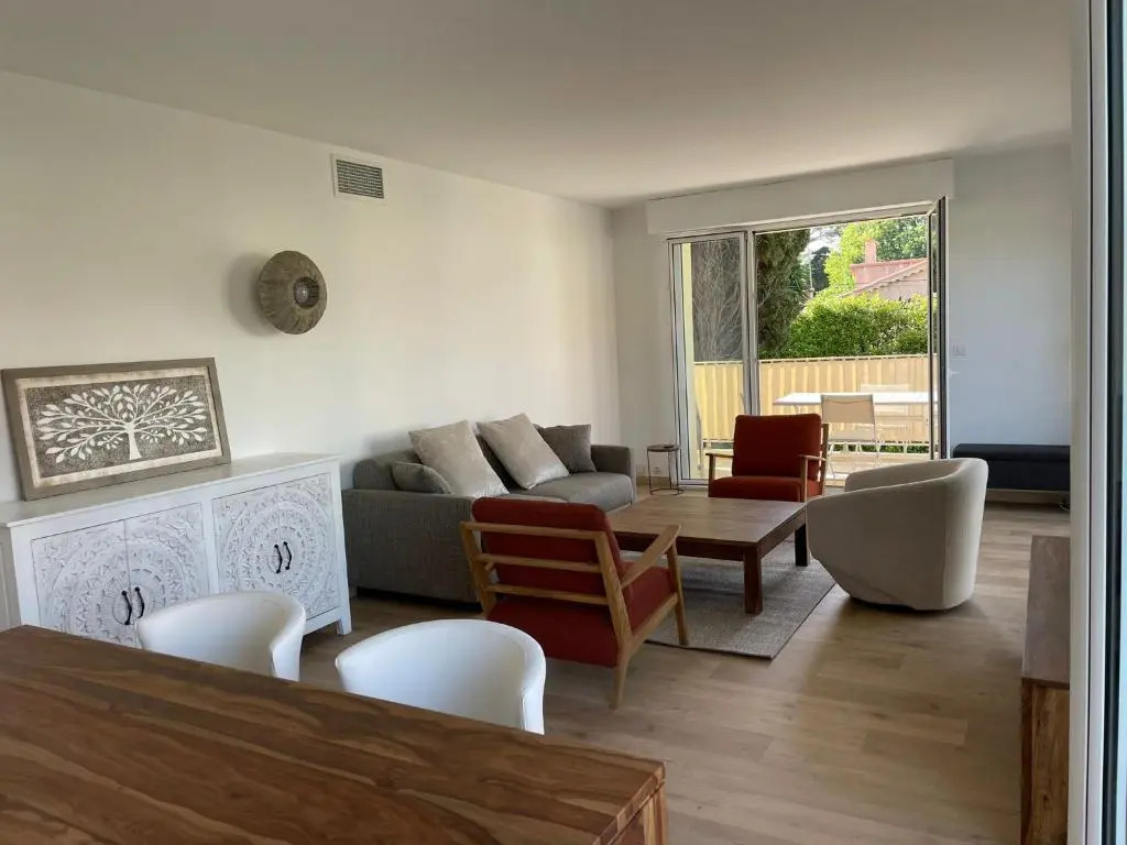 Magnifique appartement climatisé de 87m², à 100m de la plage