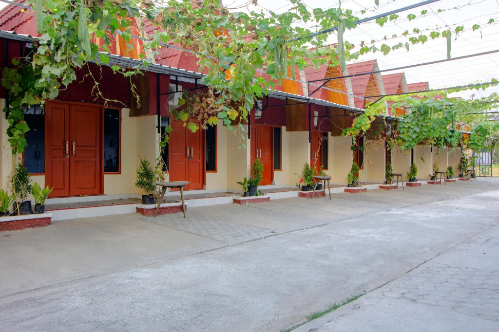 OYO Life 1643 Grand Monica