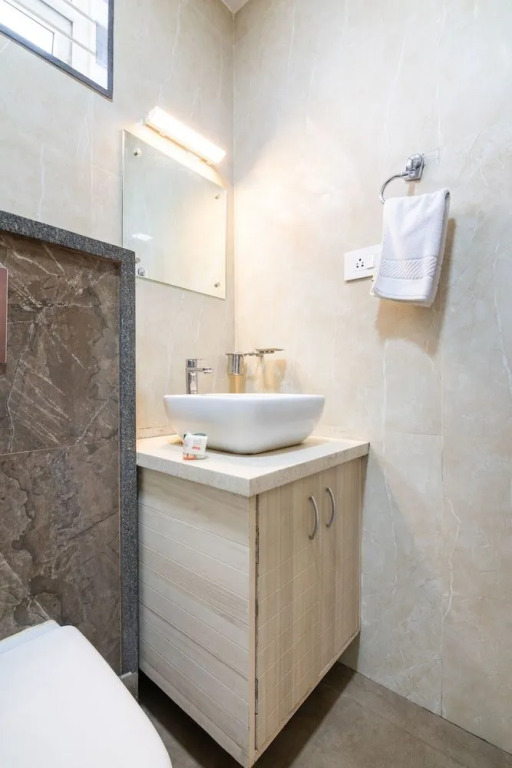 OYO 4428 Central Platinum Suites