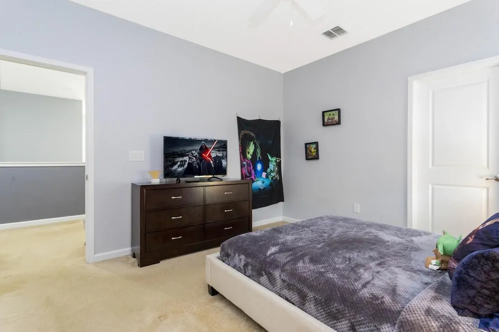 Marvelous 4 Bd w Pool Close to Disney Sonoma 2690