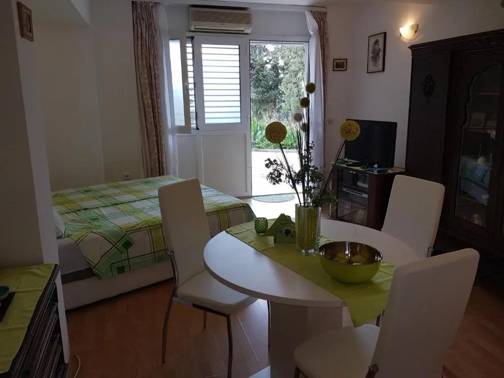Apartment Lju on the Beach