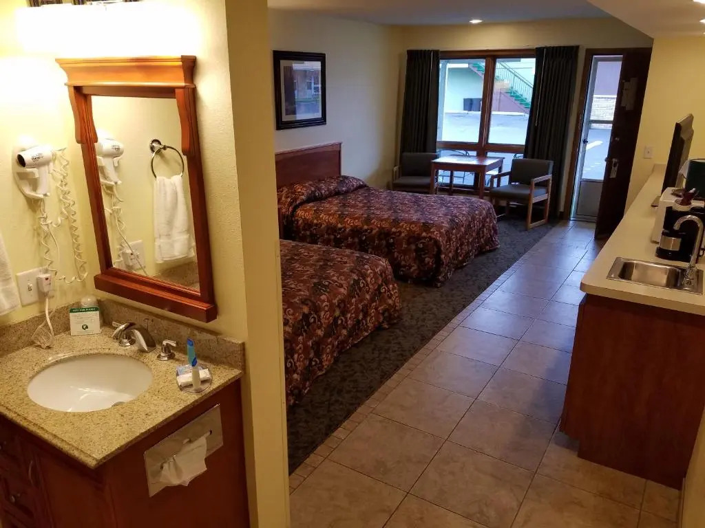 Black Hawk Motel & Suites