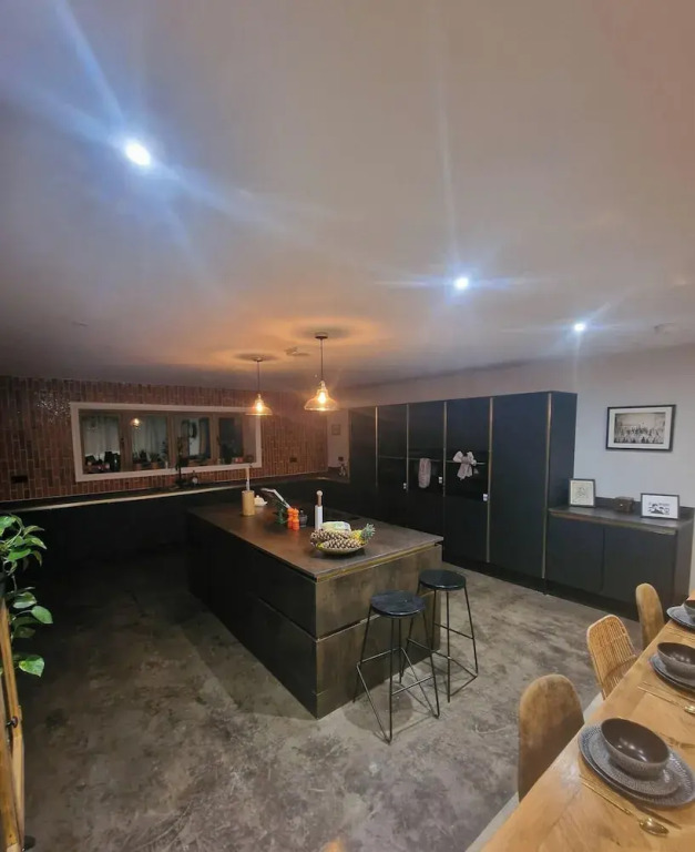 Luxurious 5-bedroom House Rental With Scenic Countryside Views