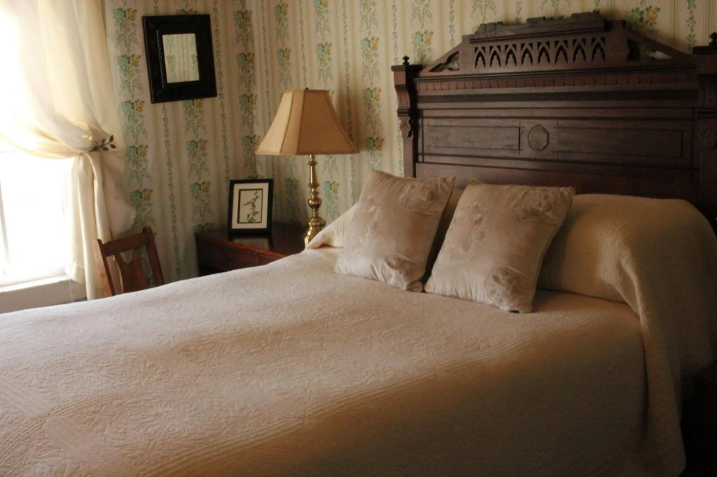 The Historic Requa Inn