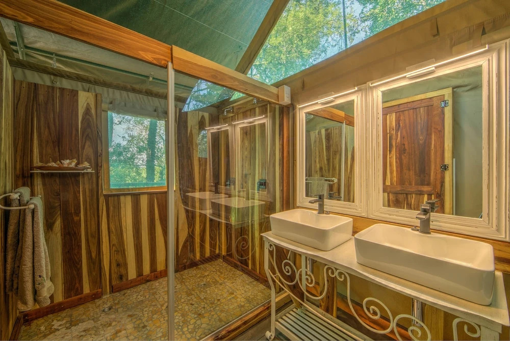 Xaro Lodge