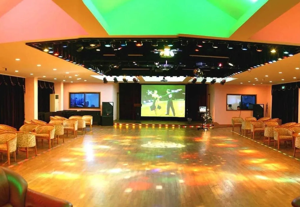 Shanghai Binjiang Entertainment Center