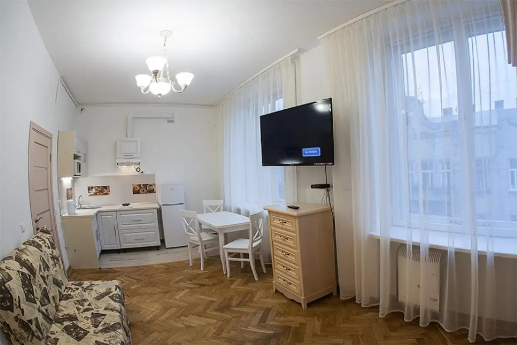 Apartment on Doroshenka 12