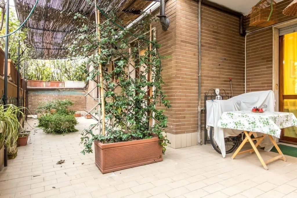 JOIVY Quiet Apt w Terrace in Beautiful Area