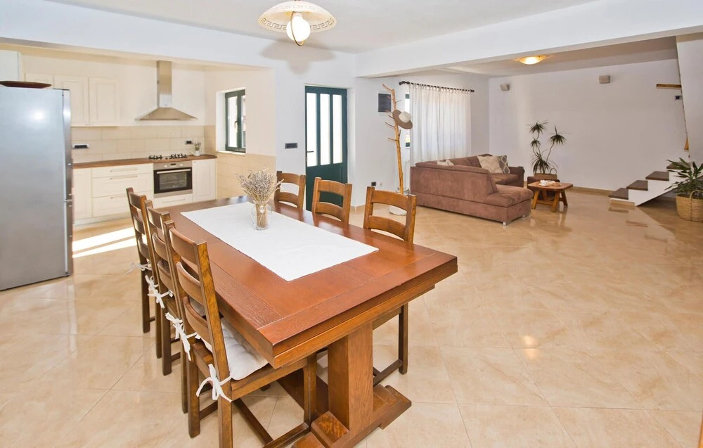 Pet Friendly Home In Bogomolje