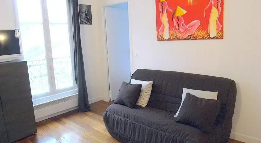 One Separated Bedroom Saint Sebastien