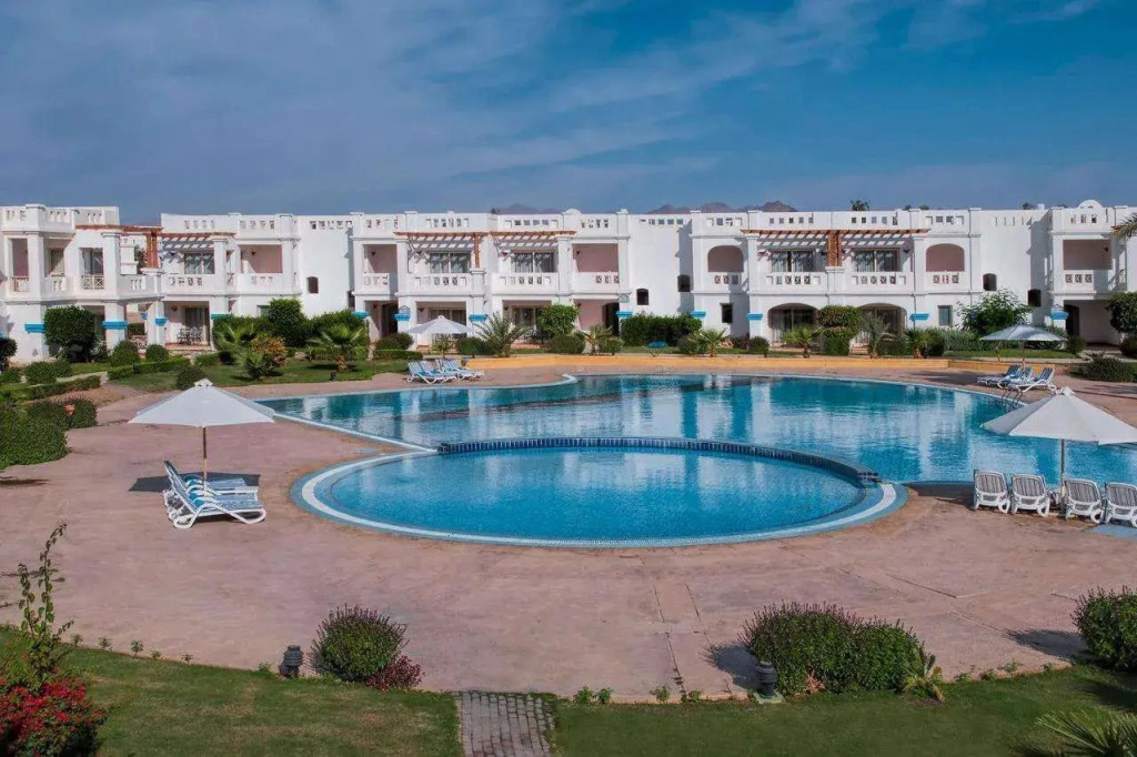 Курортный Отель Continental Plaza Beach Resort