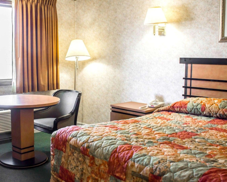 Econo Lodge Inn & Suites Colonie Center Mall