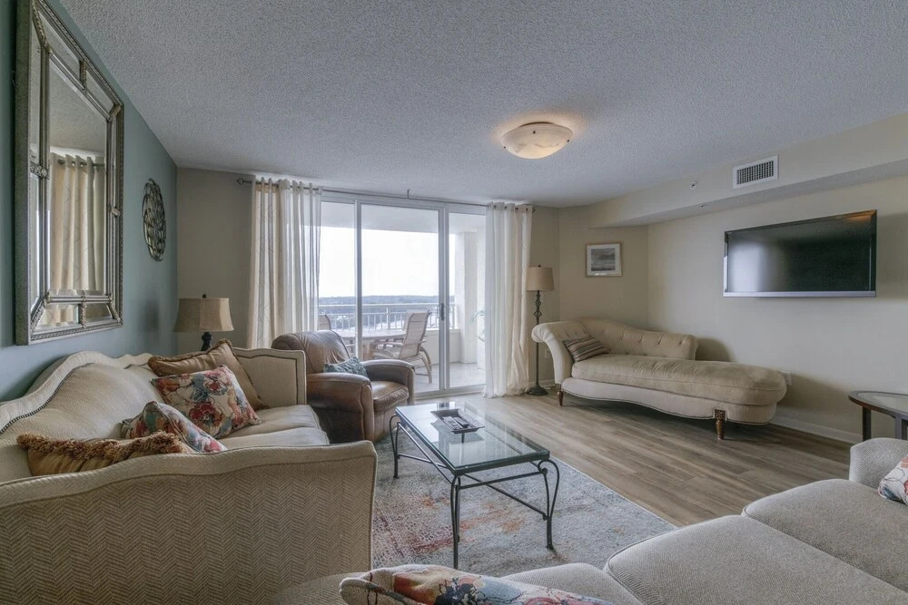 Yacht Club S #1-1001 3 Bedroom Condo by RedAwning