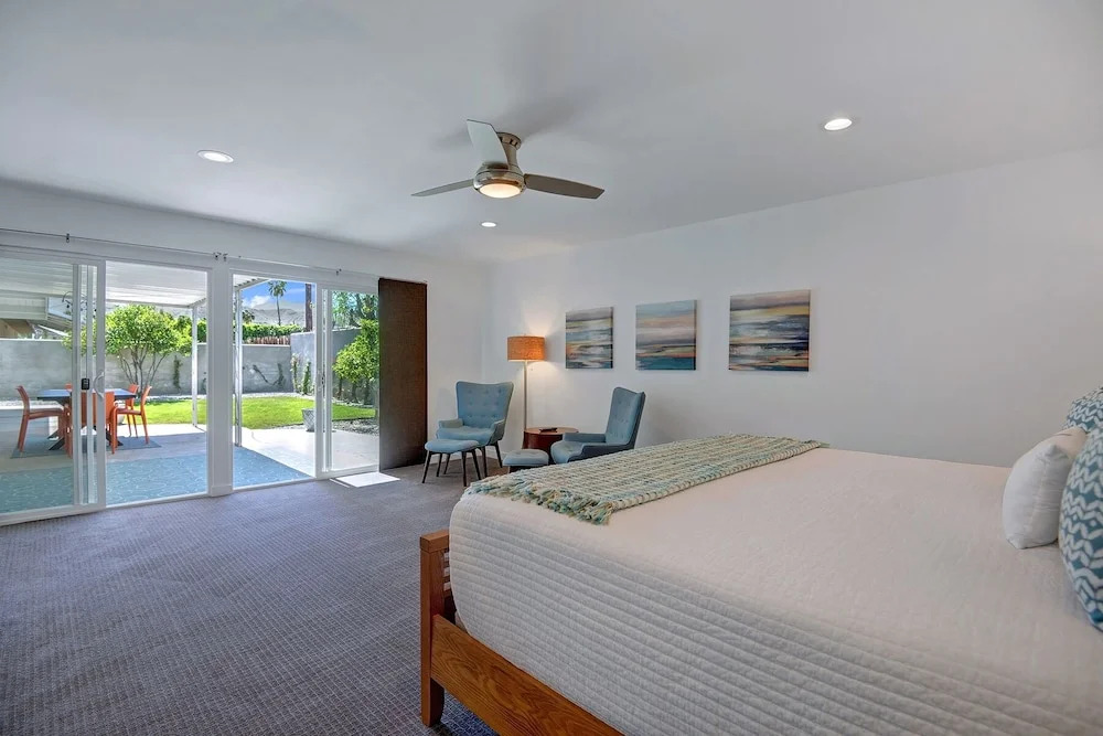 4br/3ba W/front Yard Pool In Southeast Palm Springs 4 Bedroom Home