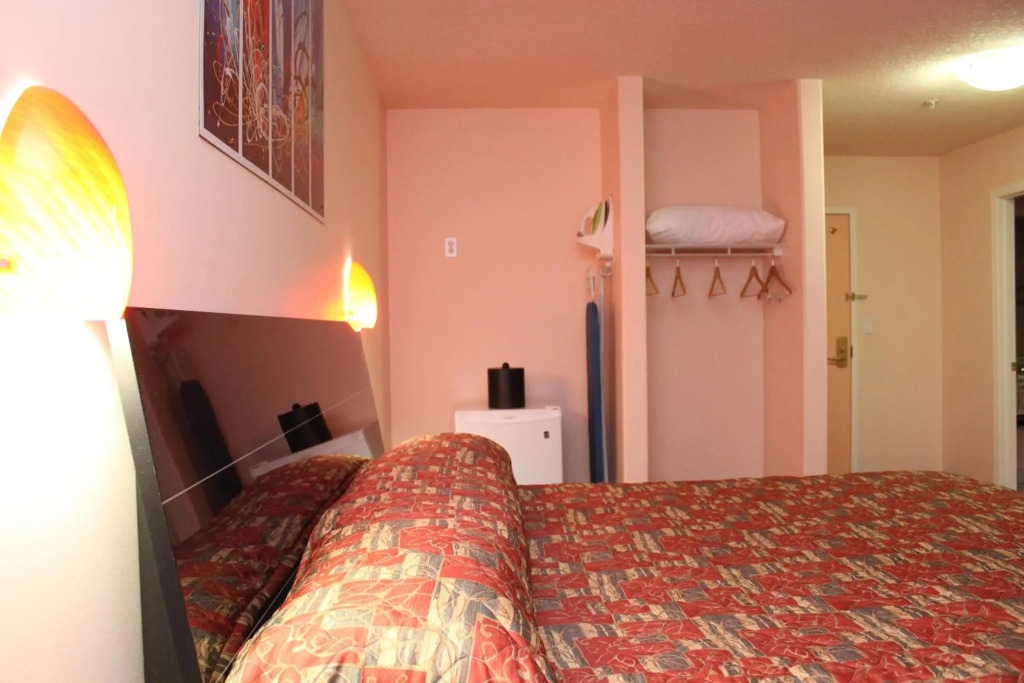 Crystal Star Inn Edmonton Airport with free shuttle to and from Airport