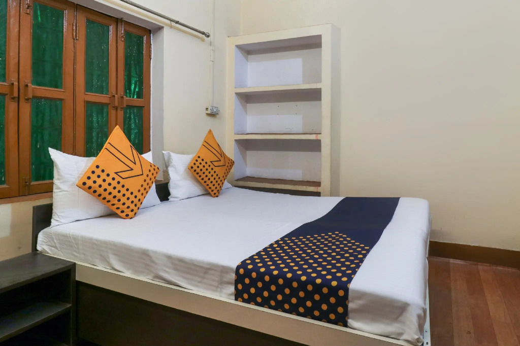 SPOT ON 68747 Shree Lodge