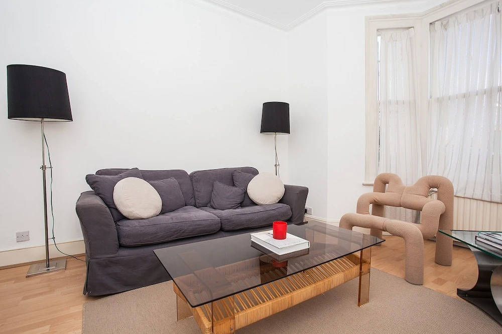 1 Bedroom Garden Flat In Battersea