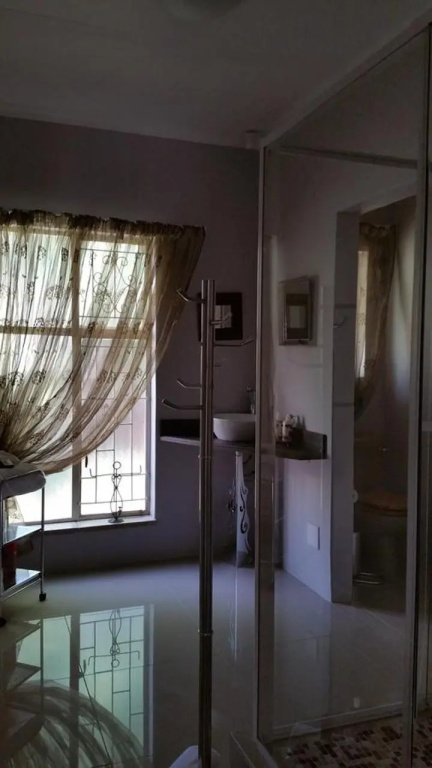 Little Acorn Guest House