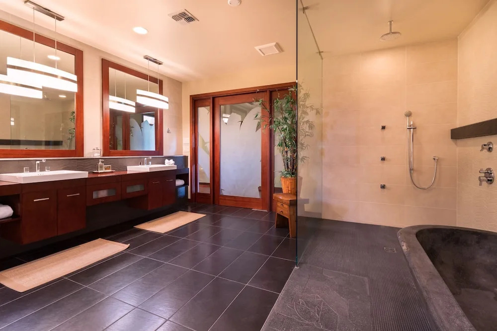 Blue Lagoon 7 Bedrooms 5 Bathrooms Home