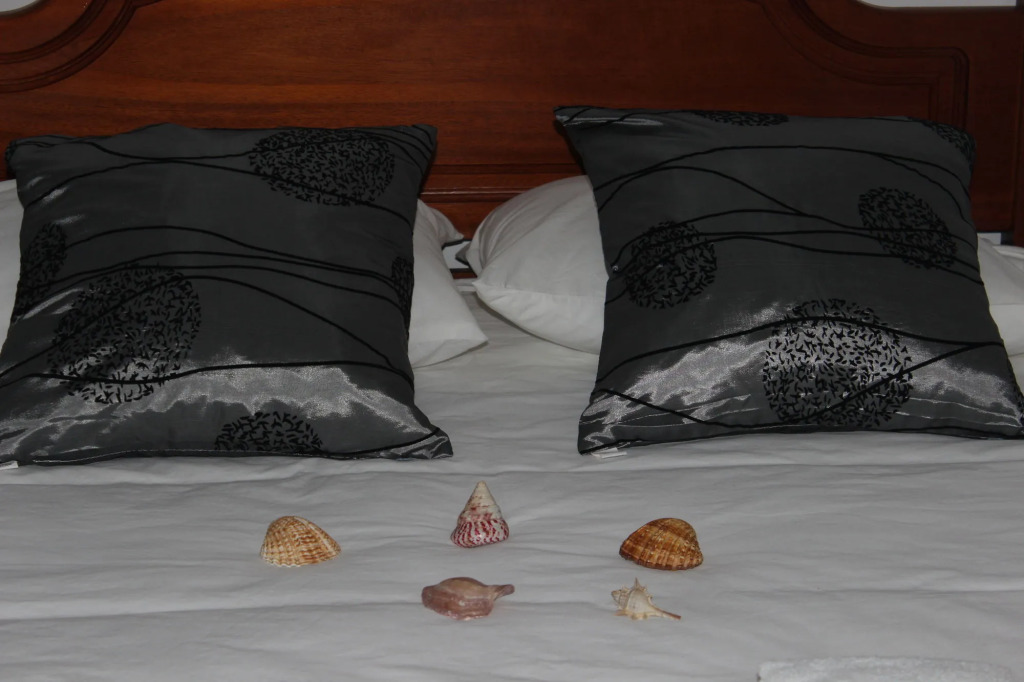 Ericeira Chill Hill Hostel & Private Rooms - Sea Food