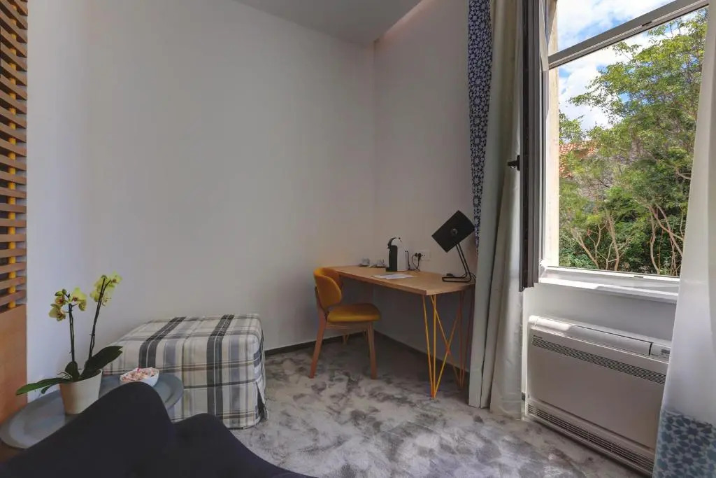 Bed & Atmosphere Rooms