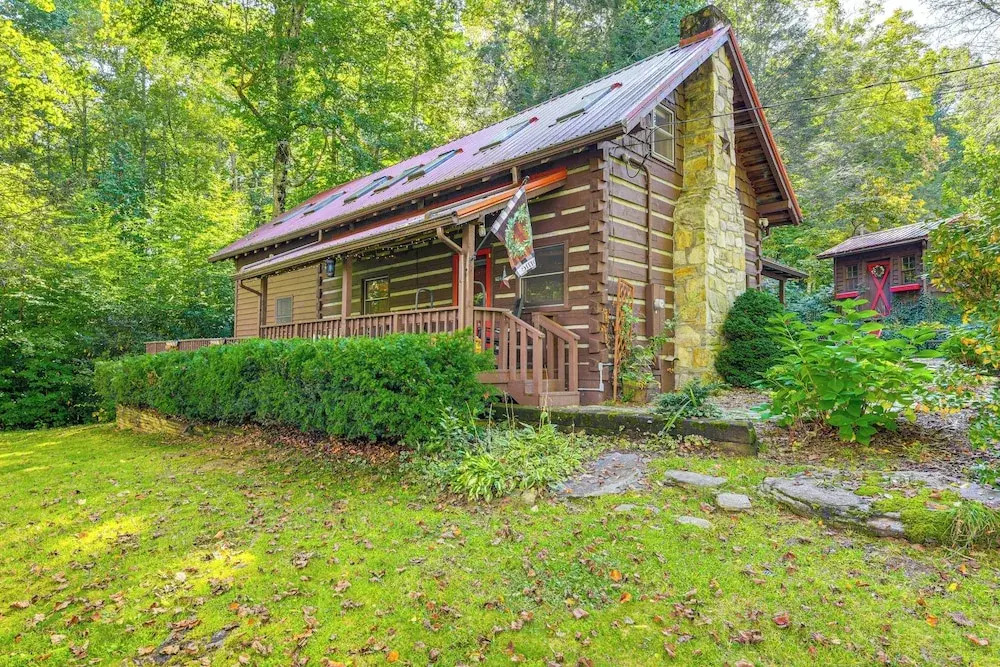 Hot Tub & Fire Pit: Cozy Cabin in Maggie Valley