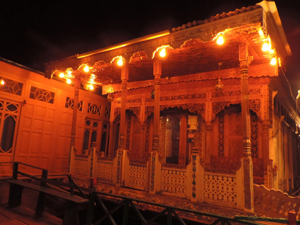 Young Bombay Premium Heritage Houseboat