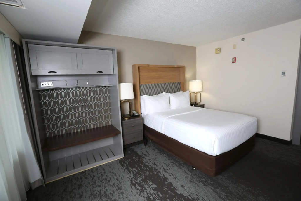 Holiday Inn Chicago North Shore by IHG