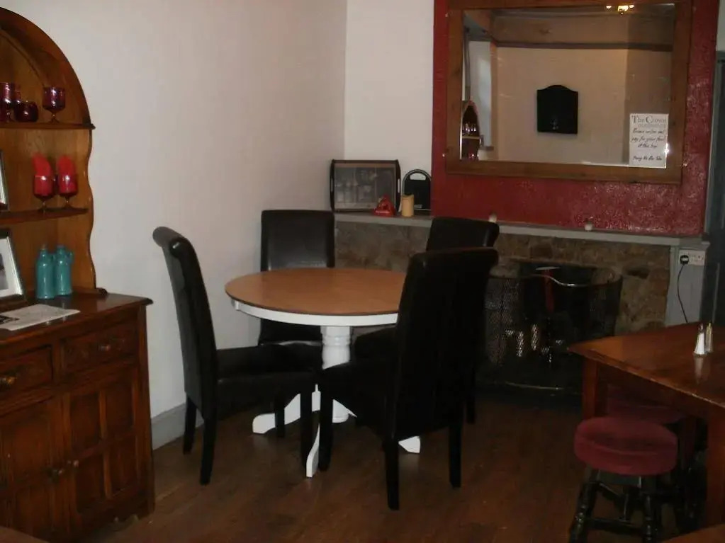 The Crown Inn - By Blunt Bars