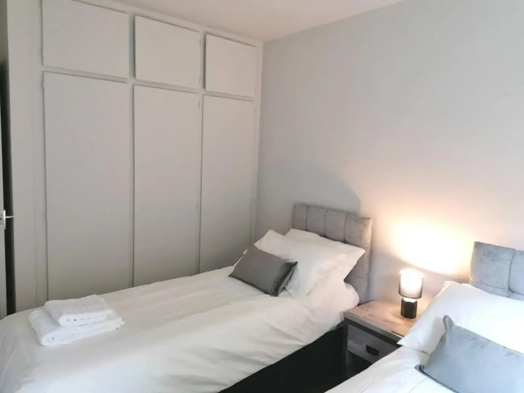 3 Bed Private Bungalow Close to Amenities, Wifi, Parking