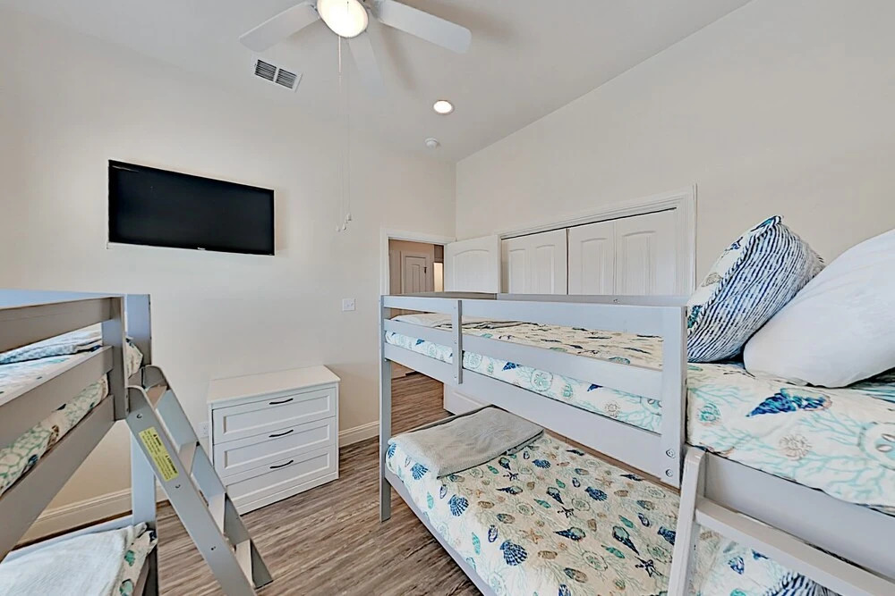 110nnaut 2 Bedroom Home
