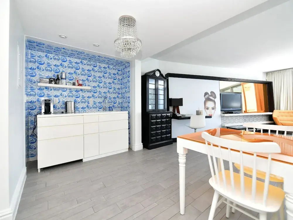 Miami World Rental - Mondrian 808