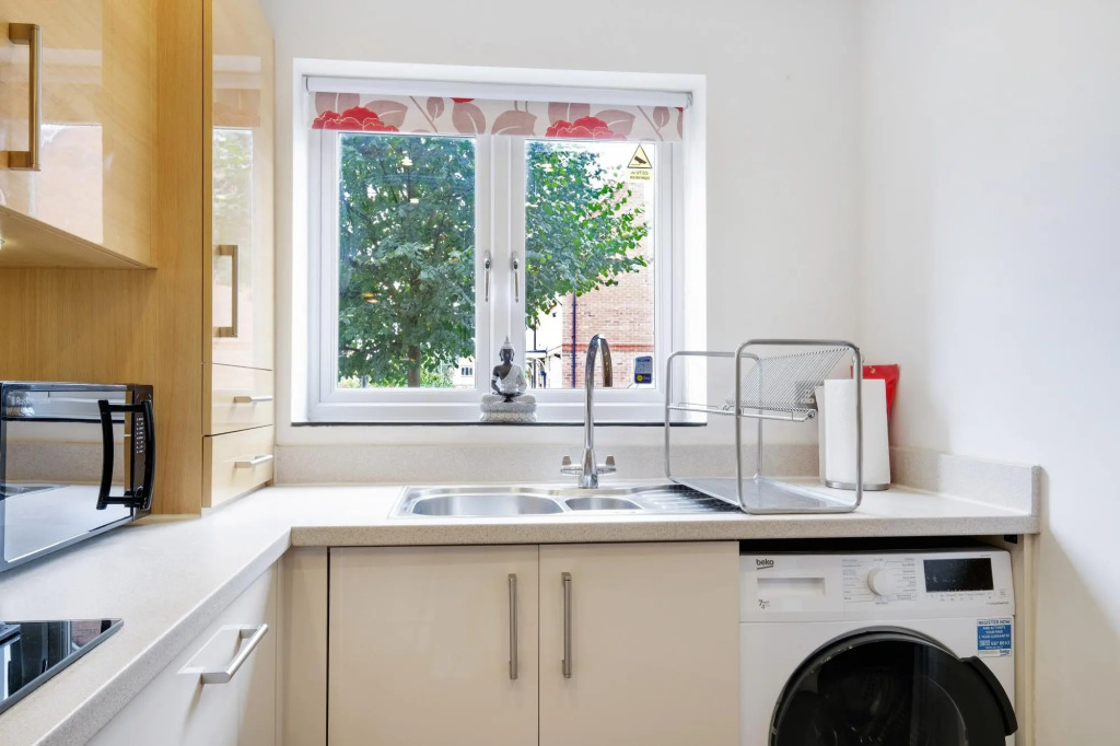 Heathrow Living Holywell Springs Serviced House