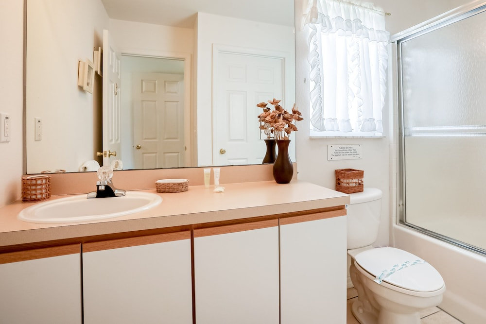 Enchanting Dog-friendly Home With Pool, Lanai, Central AC, & Washer/dryer