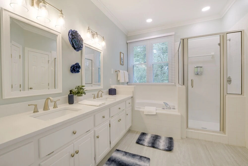 Lakefront Raleigh Retreat ~ 7 Mi to Downtown!