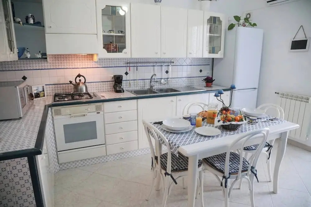 Spacious 4 Bedroom Apartment With Terrace And View