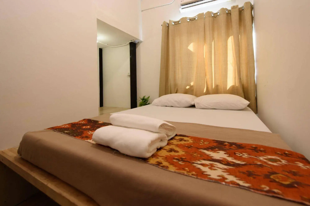 Warm White Hostel